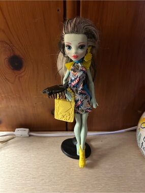 Frankie stein comic style monster high doll
